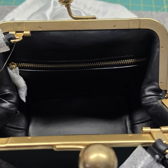 NWT Coach KISSLOCK 16 Black & Brass - Picture 16 of 17